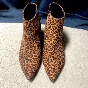 Absolutely beautiful kitten heel booties